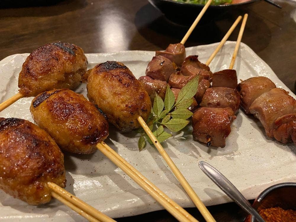 焼鳥やたがらす