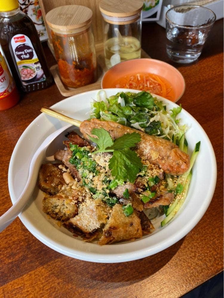 Quan Pho 18