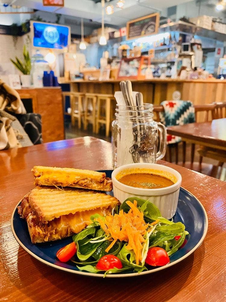 LiNGUA WORLD CAFE