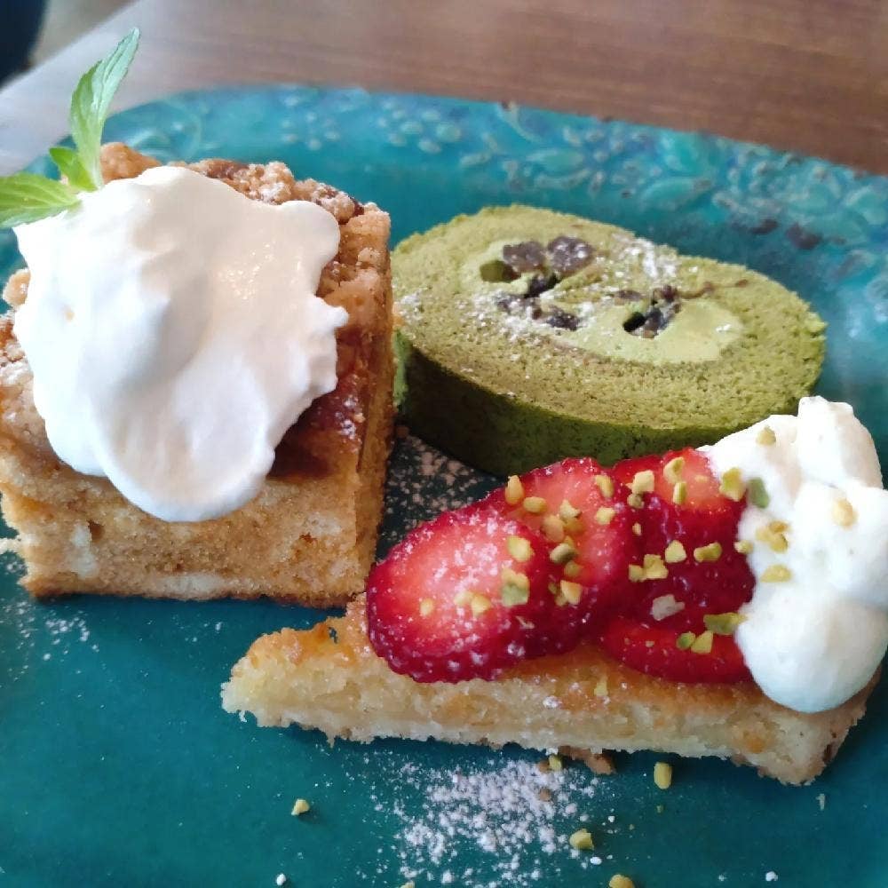 7 Rooms Hotel & Cafe
