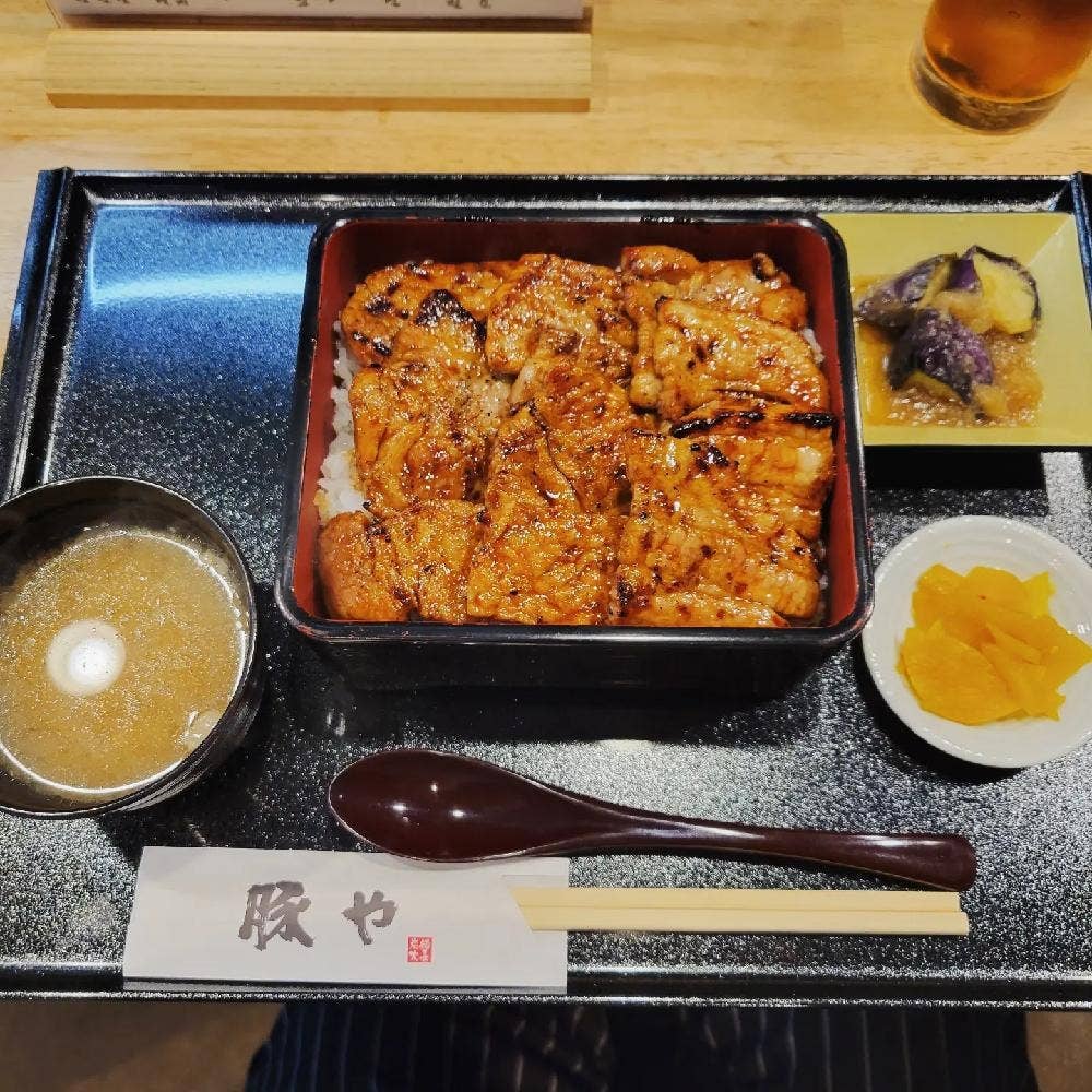 豚や 炭火焼き