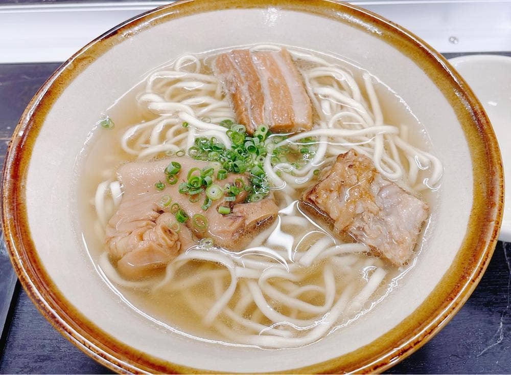 沖縄そば専門店 宜野湾そば