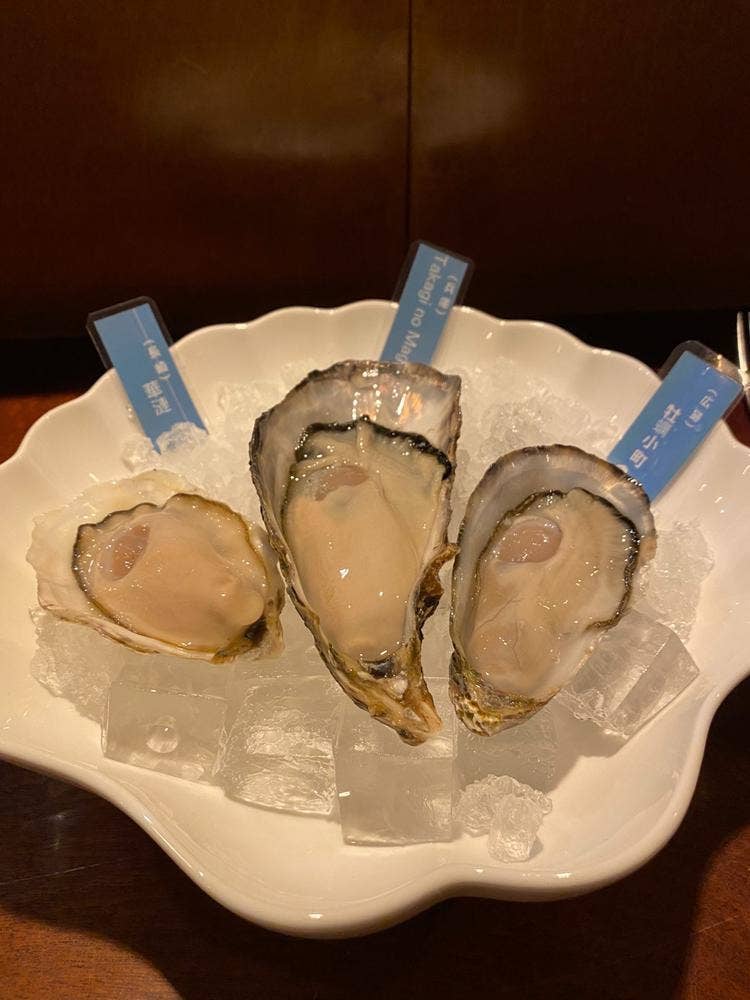 OYSTER BAR Likkle More