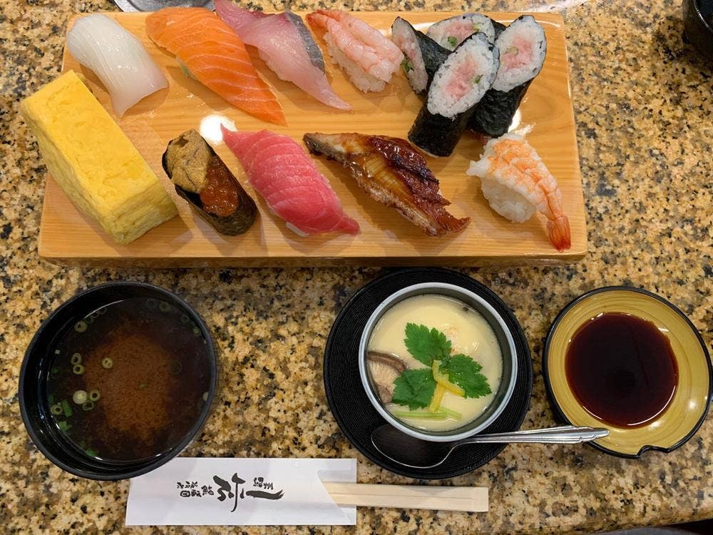 江戸前回転鮨 弥一 岩出店