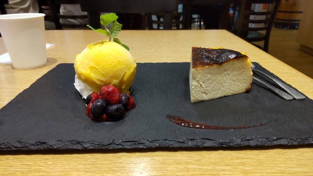 CAFE HACHI 博多マルイ店