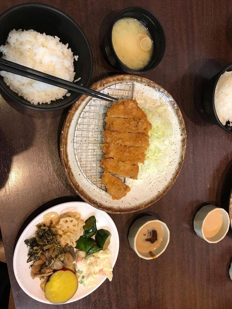 トンカツきんのつる