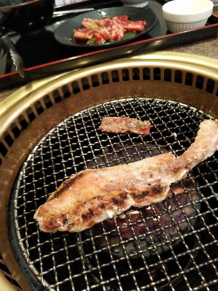 安楽亭 生麦店
