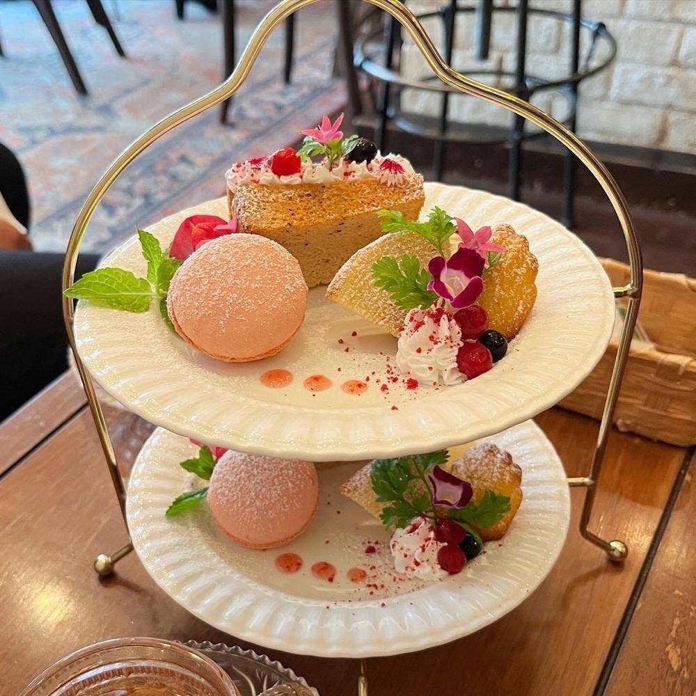 flowery cafe cachette