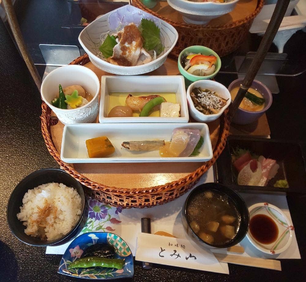 とみ山