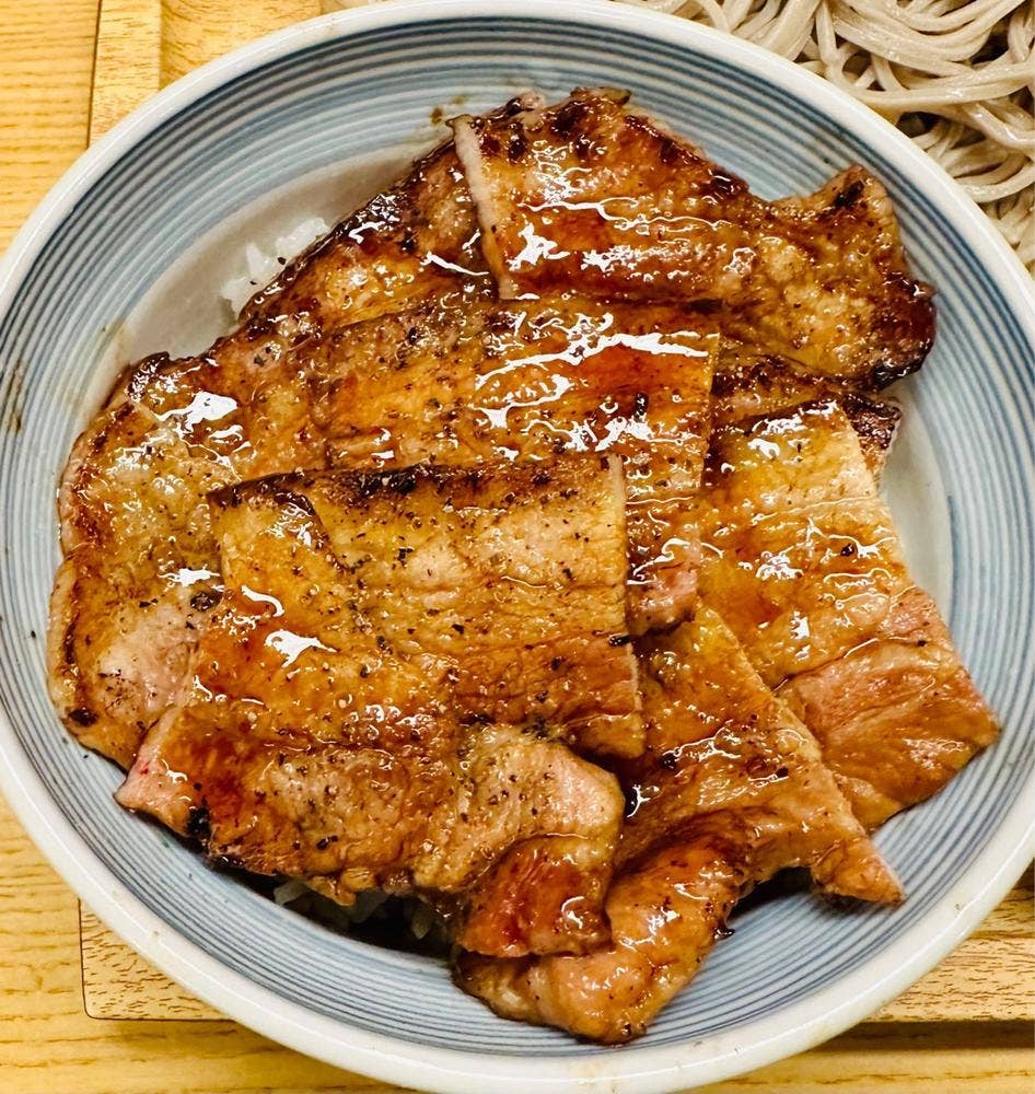 豚丼とそば 十勝晴れ 函館万代店