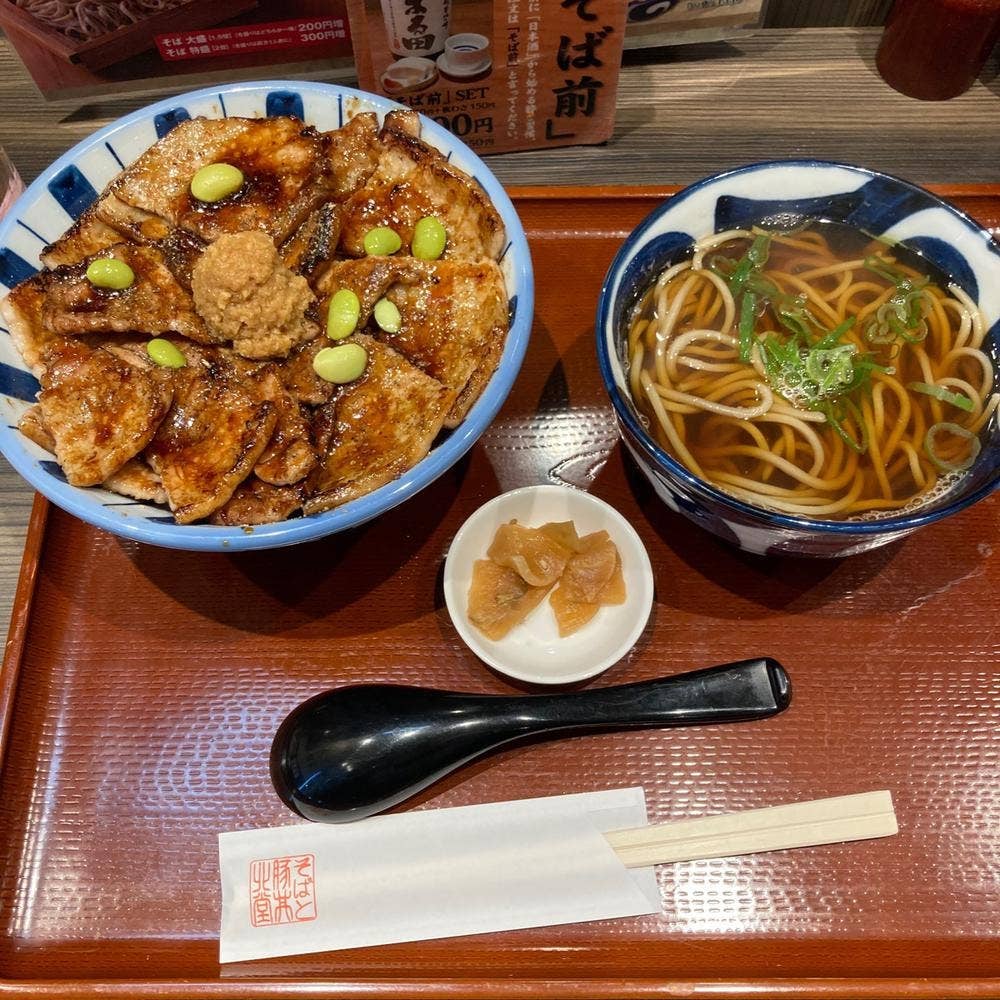 蝦夷前そばと豚丼 北堂 狸COMICHI店
