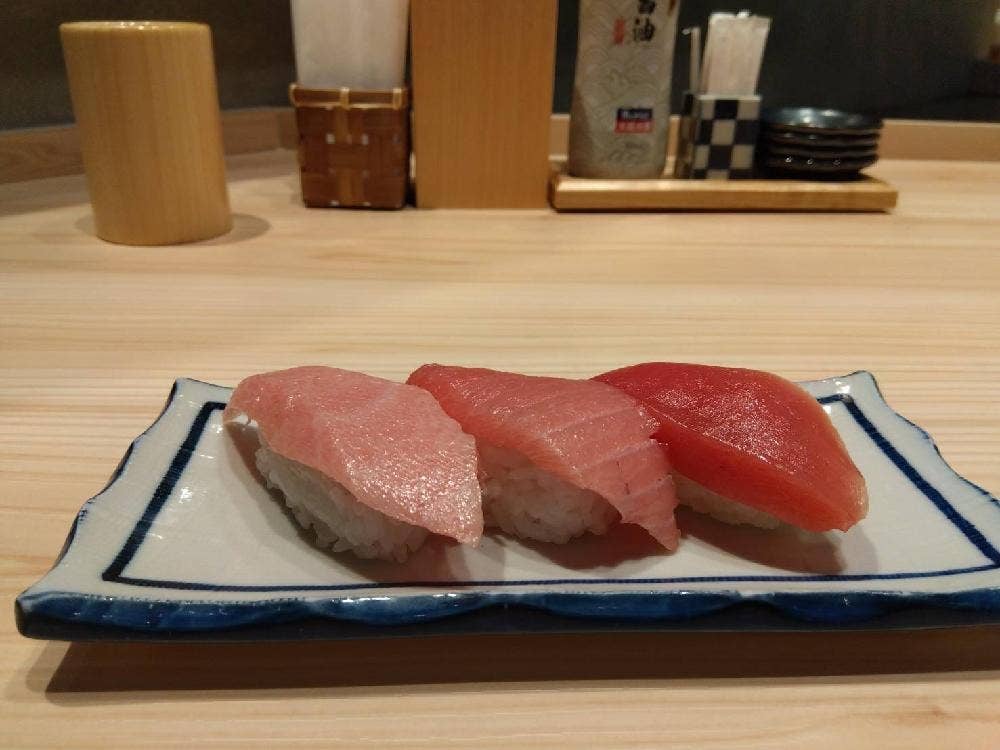 本鮪と酒と肴 さかなびいき