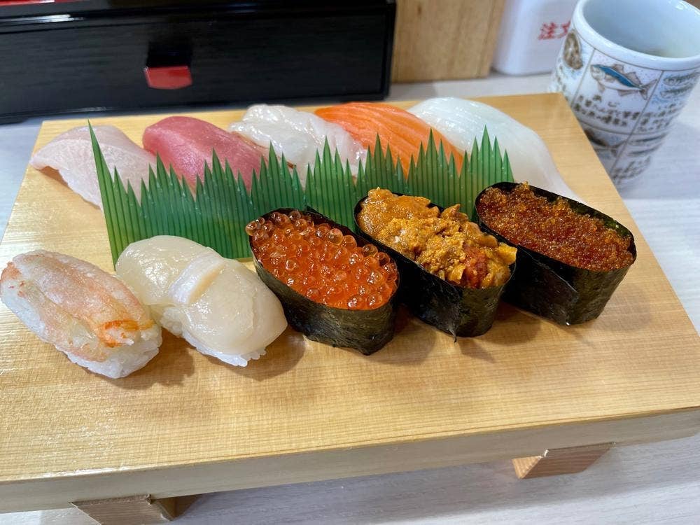 鮨乃魚群