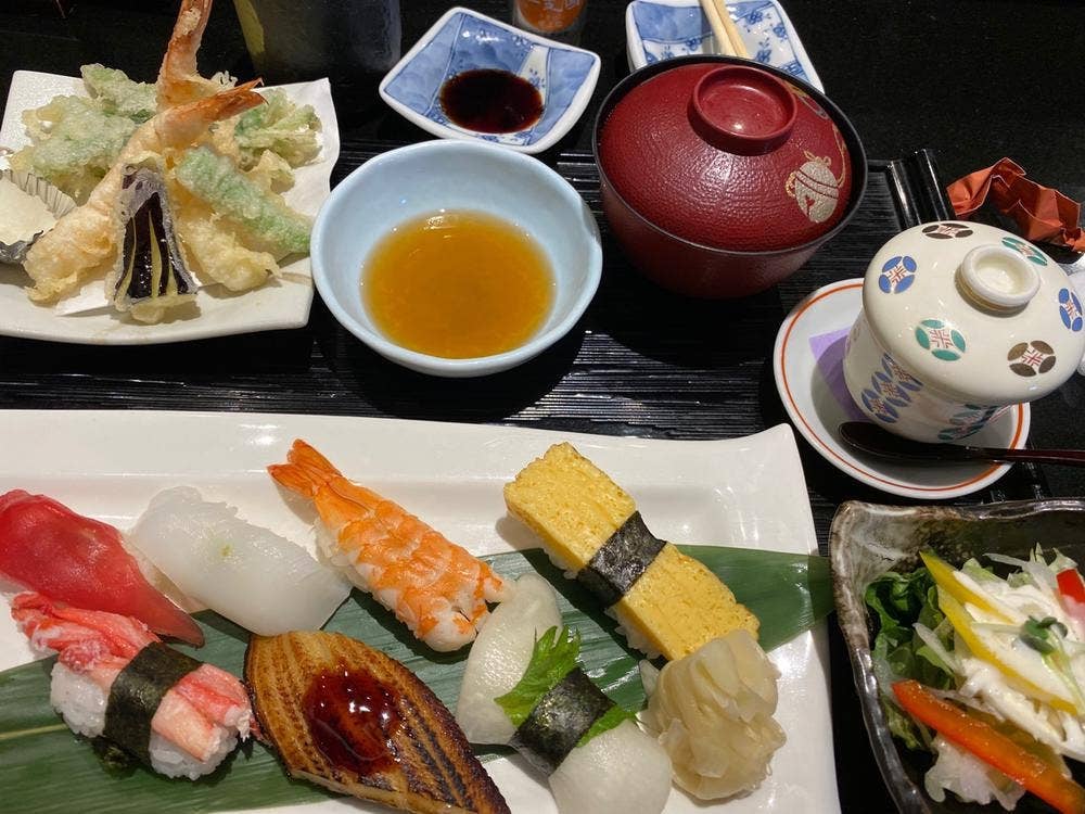 活魚廻転寿司 にぎり長次郎 朝霧店