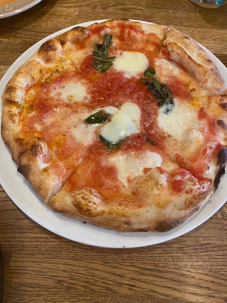 ピッツェリア ピアーチェ