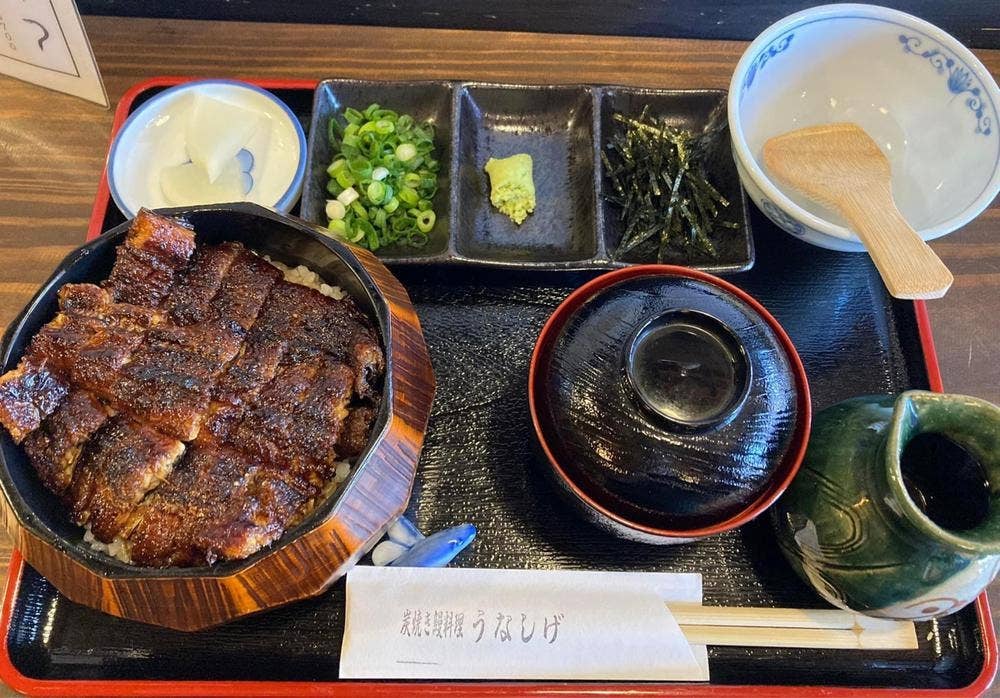 うなしげ