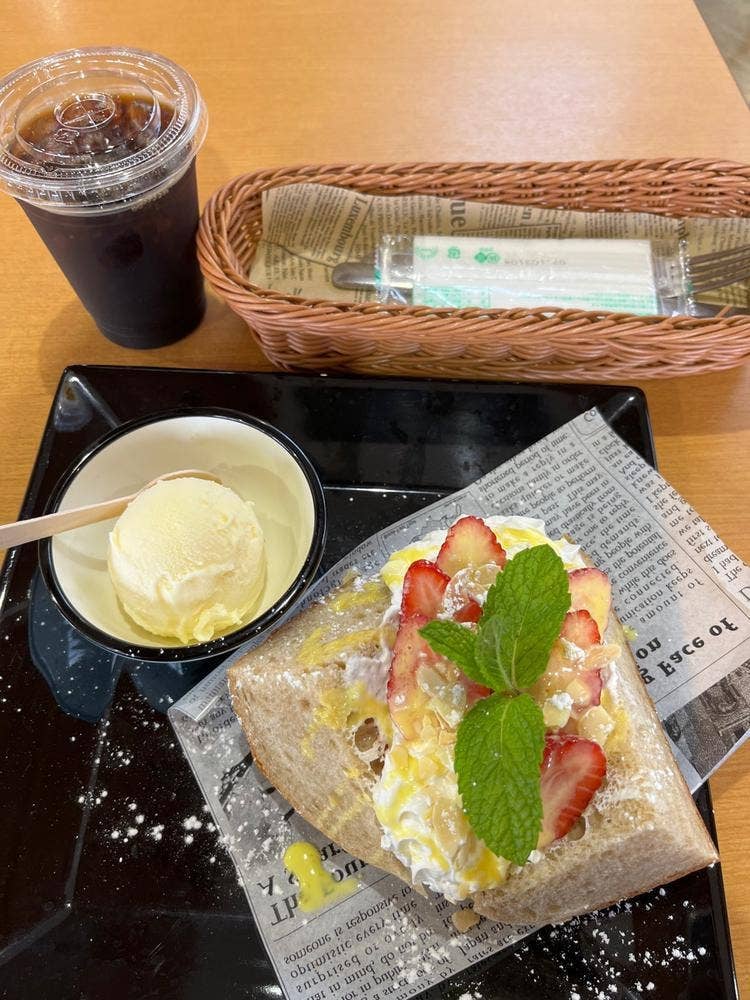 ベーカリー はなもも 道の駅まくらがの里こが