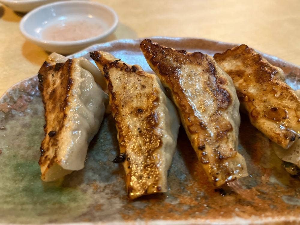 ギョーザ包君 本店