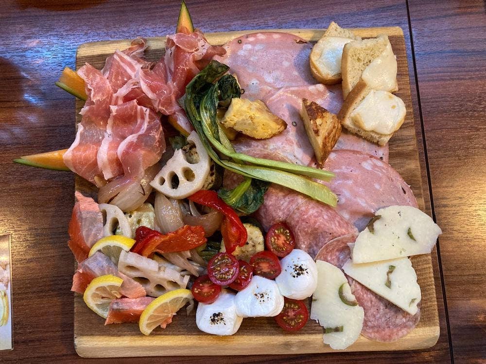 バール エ トラットリア ピュ ルンゴ