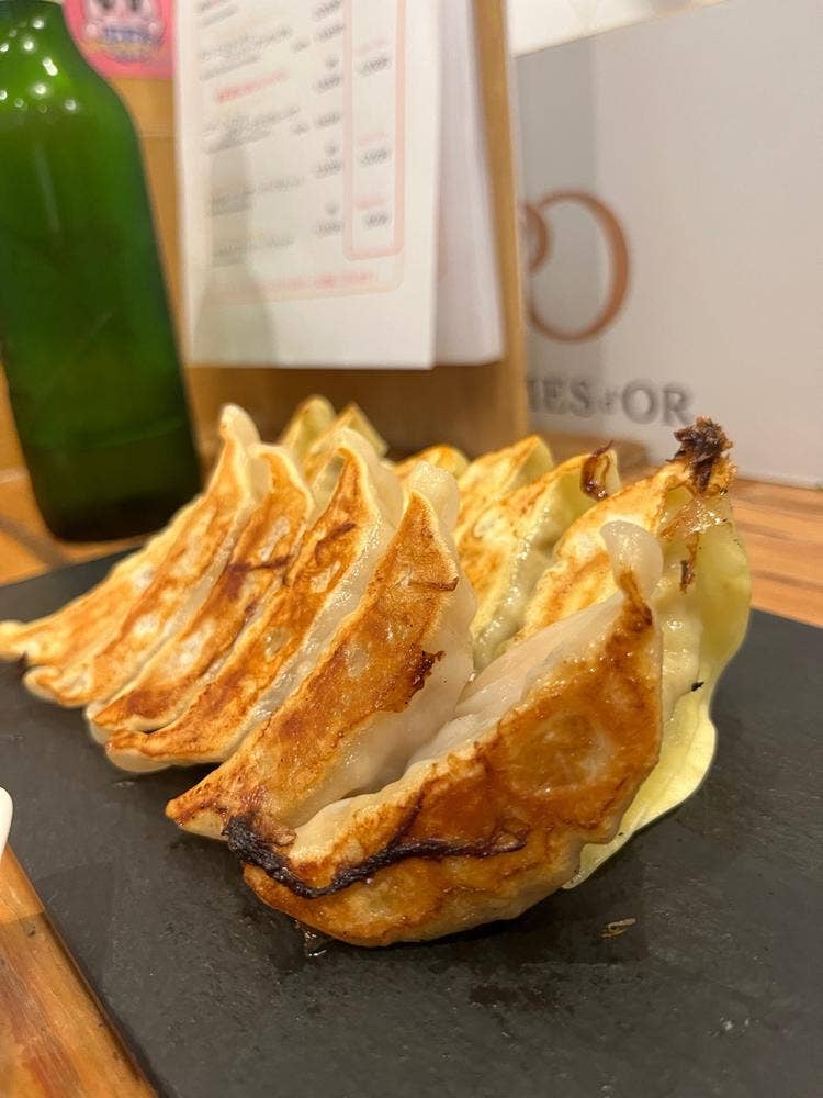 スタンドシャン食 Osaka 北新地 Champagne & GYOZA BAR