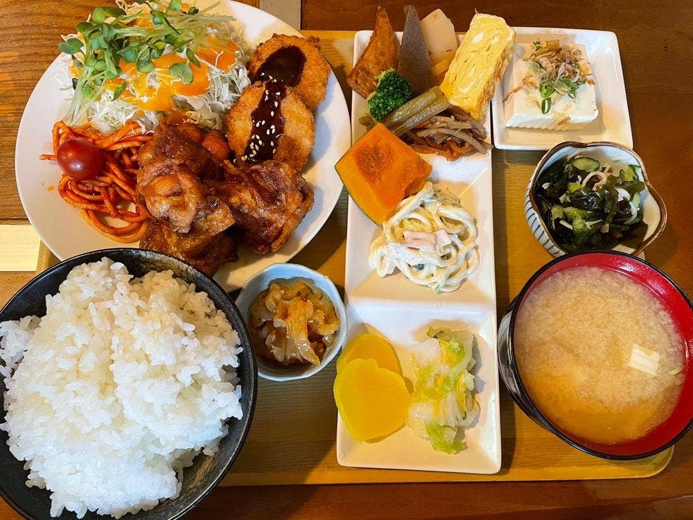 あそこ お食事処