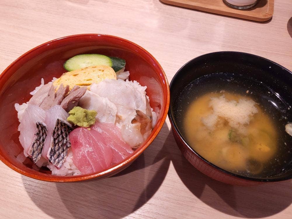海鮮丼居酒屋 まんぷく
