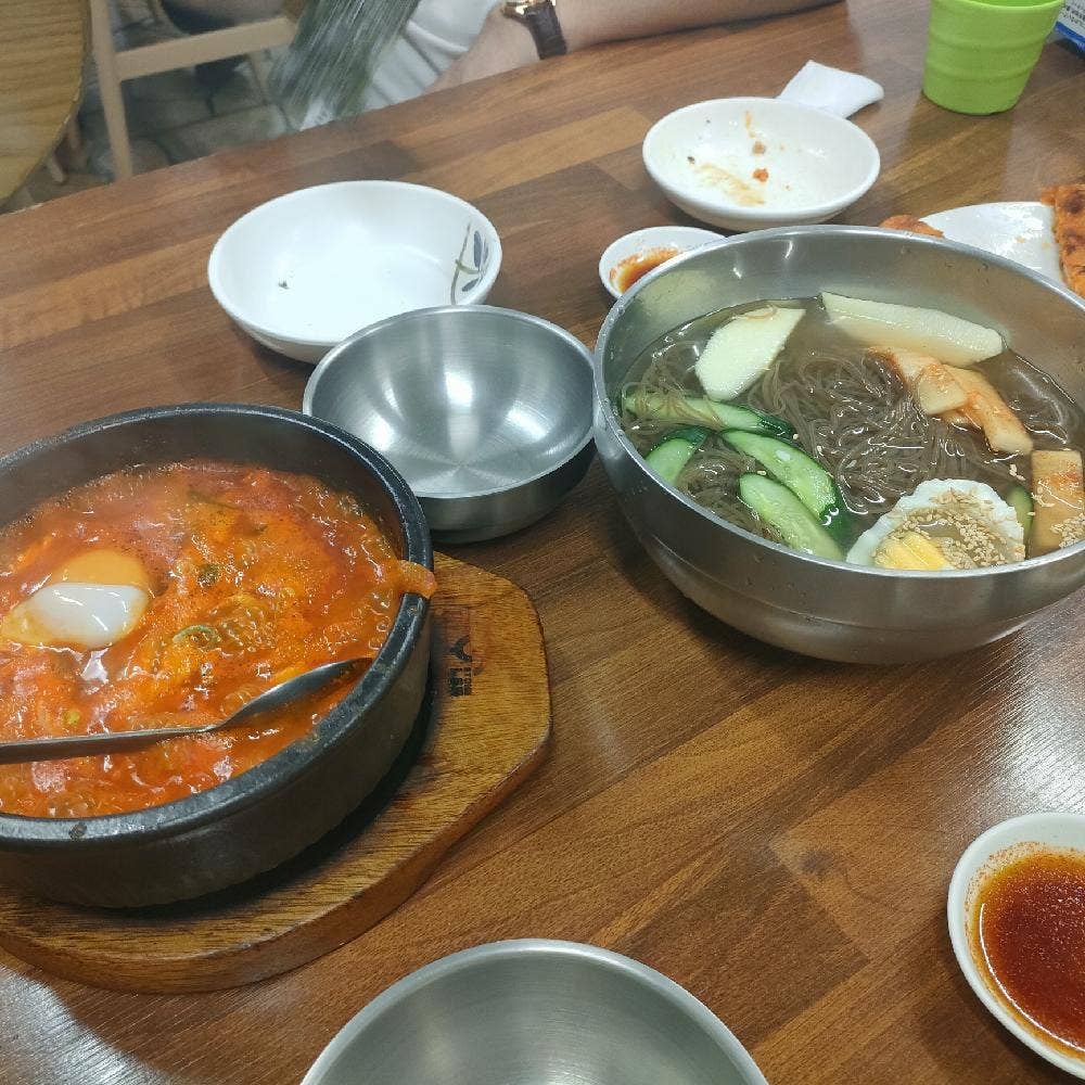 食堂ユリ