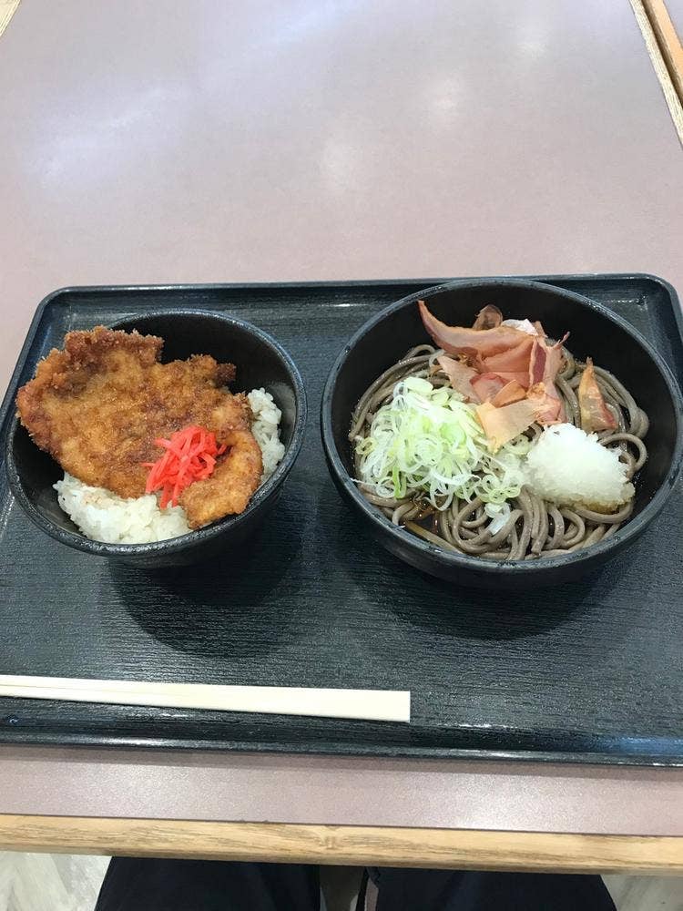 蕎麦とソースカツの店 ZEN 佐野プレミアム・アウトレット店