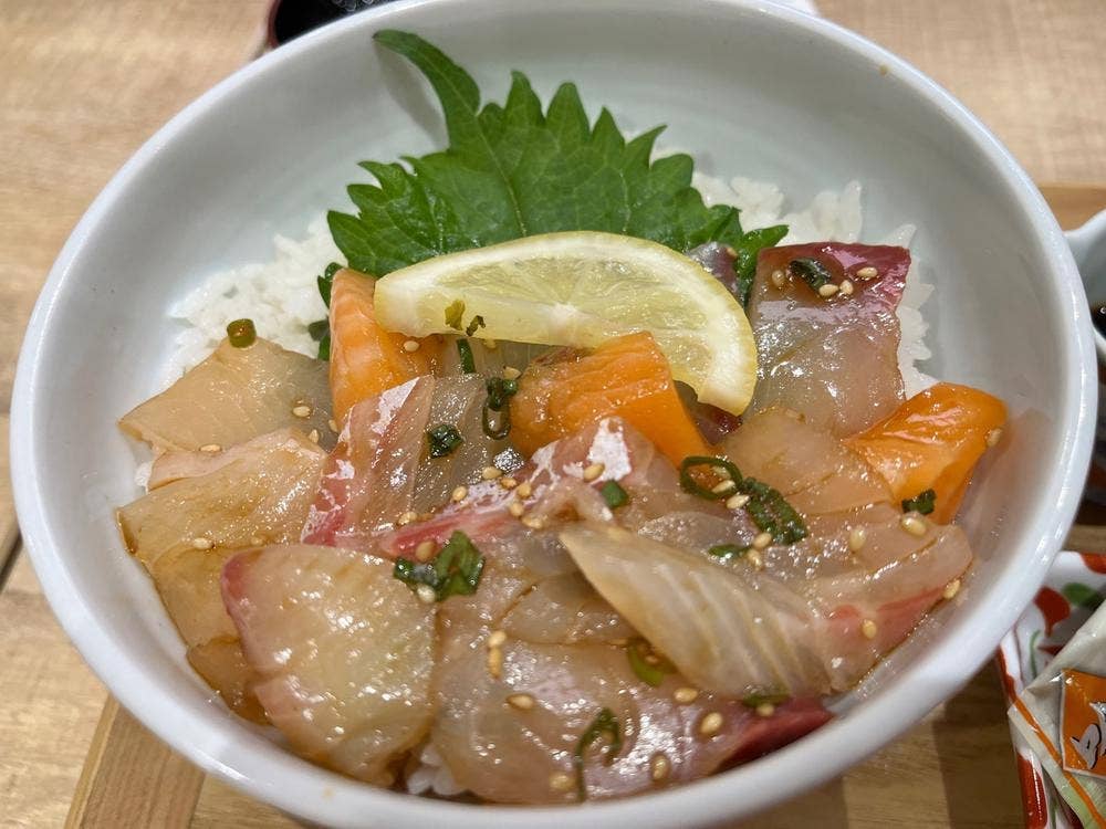 海鮮丼 角島魚心 THE OUTLETS KITAKYUSHU店