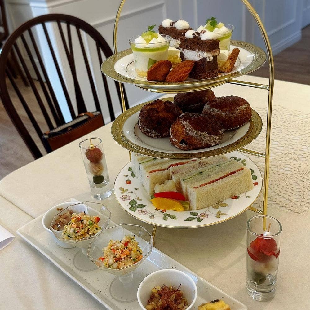 Salon de the Mere et Fille Akita