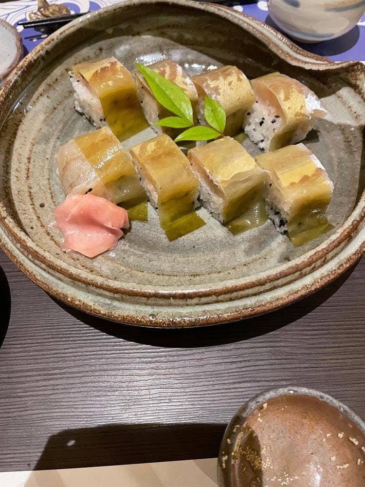 和飾 義三