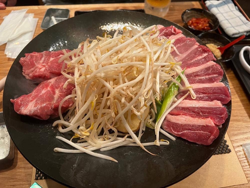 生ラムジンギスカン 富良野の羊 produced by えいじん