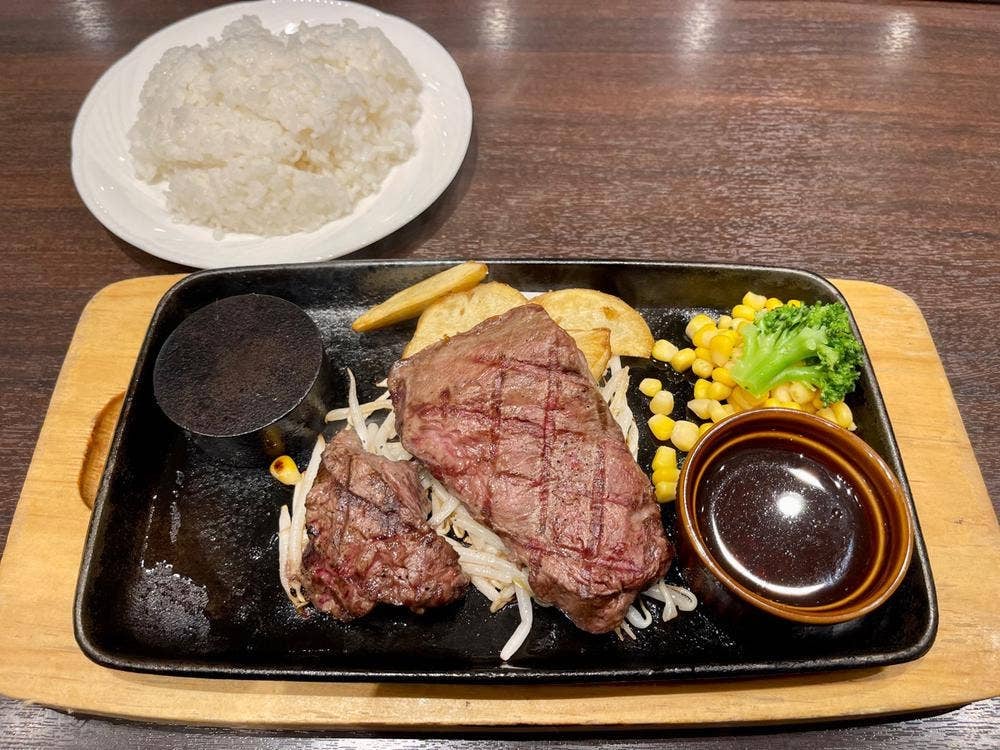 ハンバーグ・ステーキ&ケーキ Amour