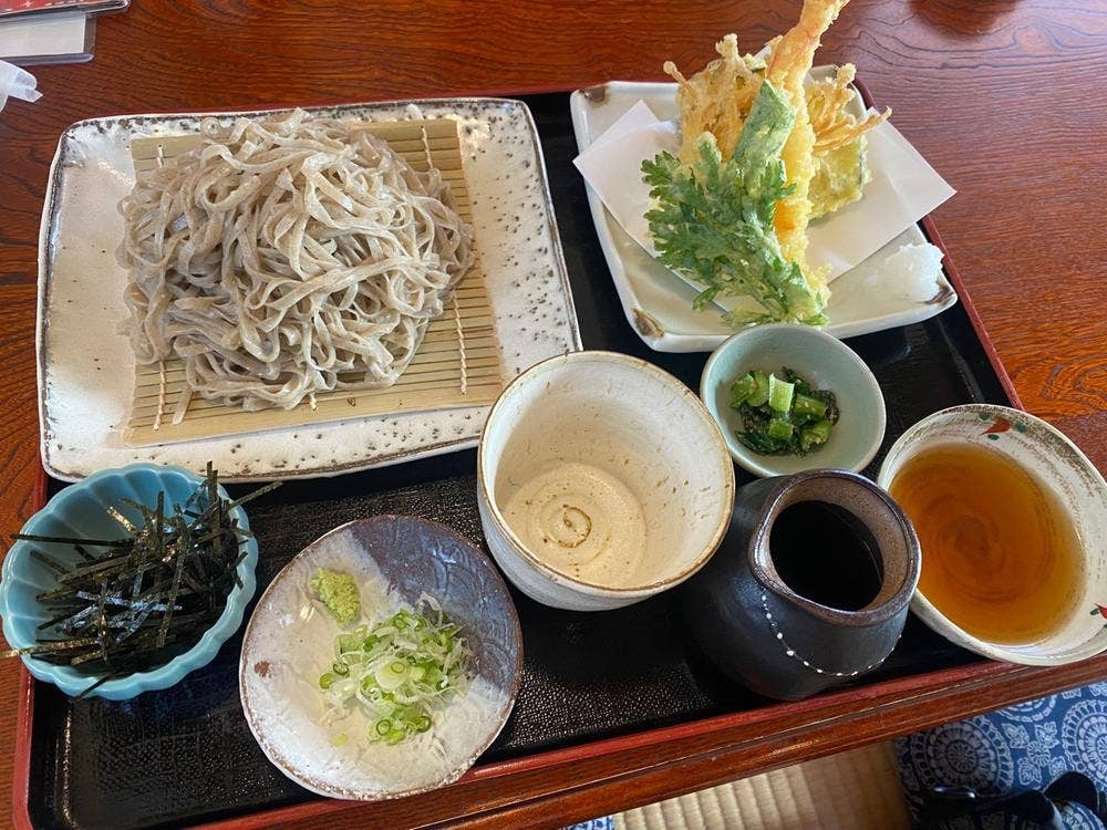 泰眞きりもみそば店
