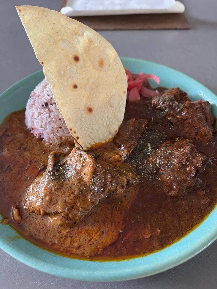 スパイスカレー モクロミ