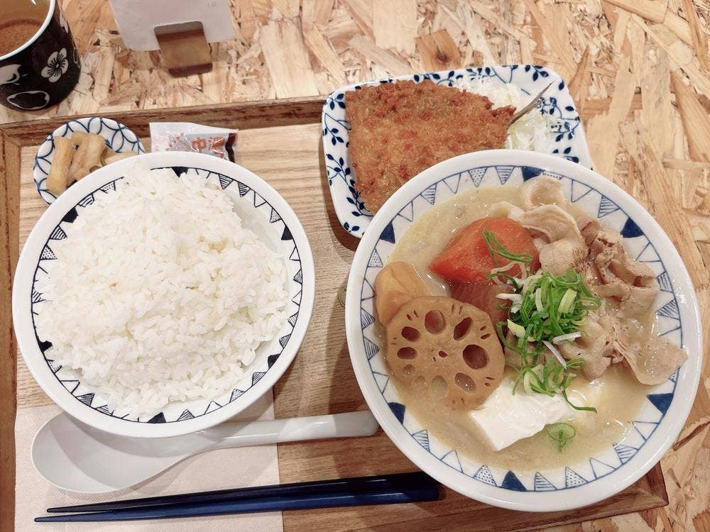 野菜を食べる ごちそうとん汁 ごちとん ホワイティうめだ店