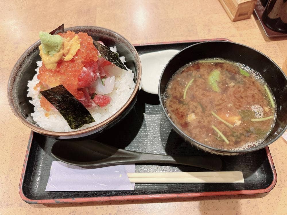 寿司饂飩 まるとく