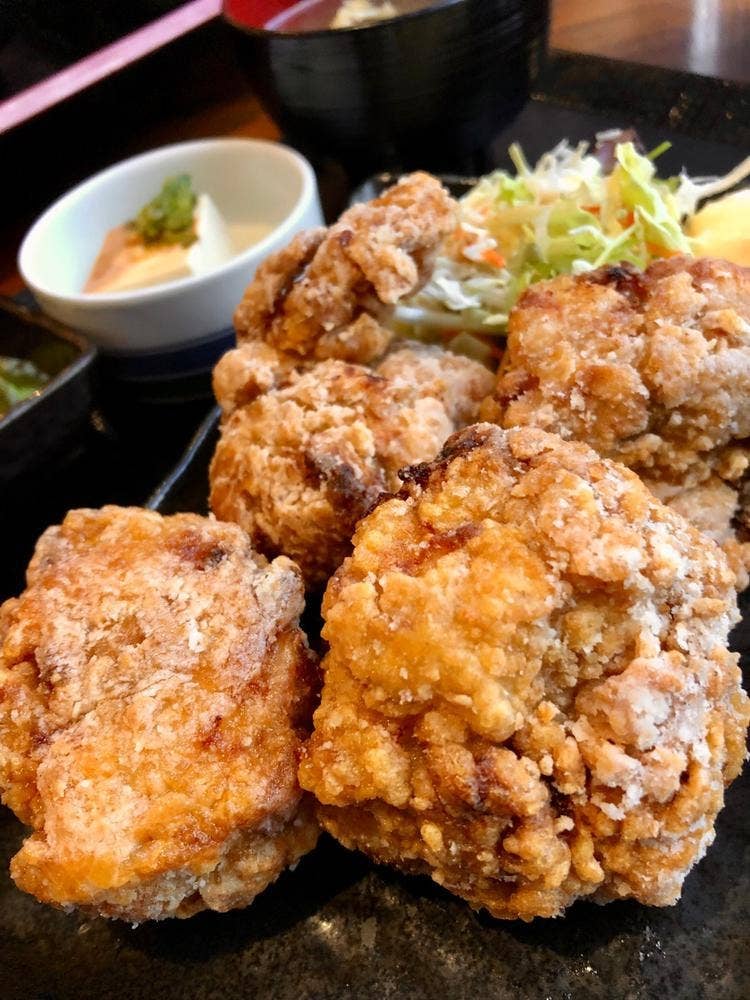 殿 三越前店