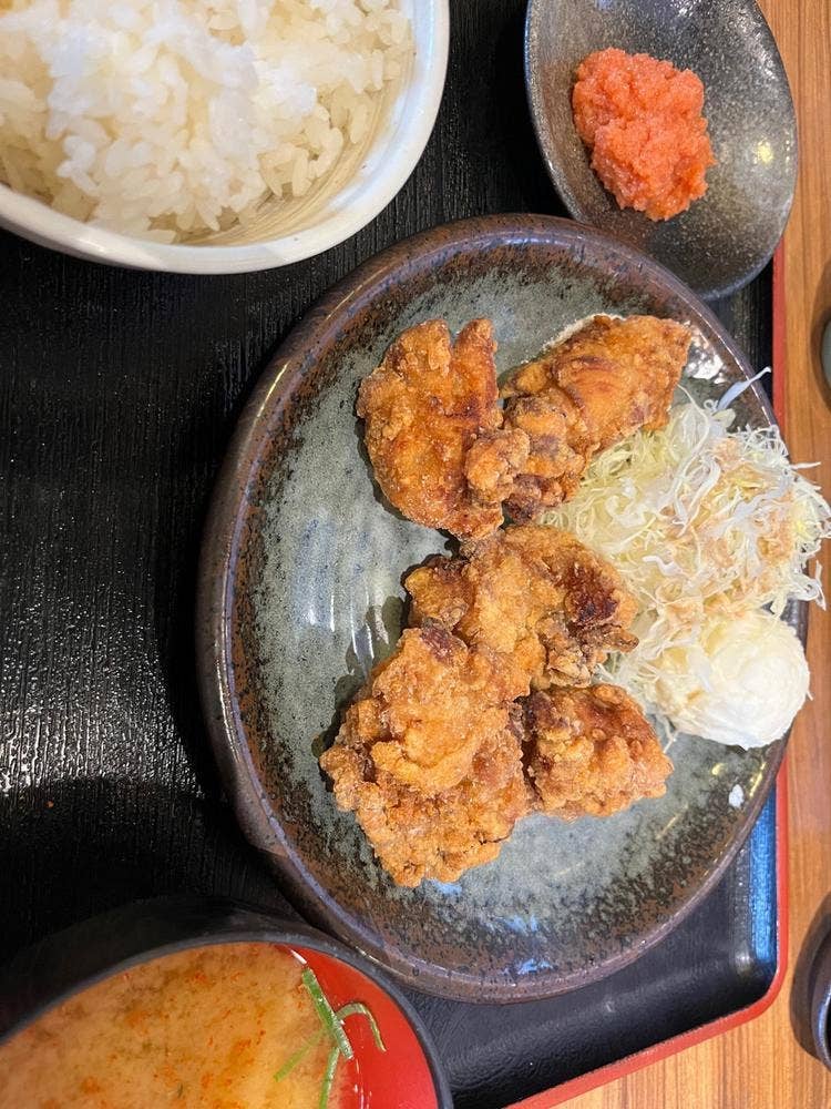 まぐろユッケ丼と定食 三崎屋