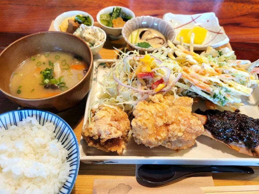 ダイニング岩崎荘