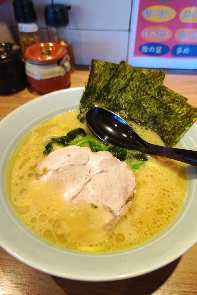 横浜家系ラーメン 銀家 札幌宮の森店