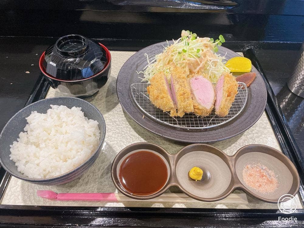 大和とんかつ八重櫻