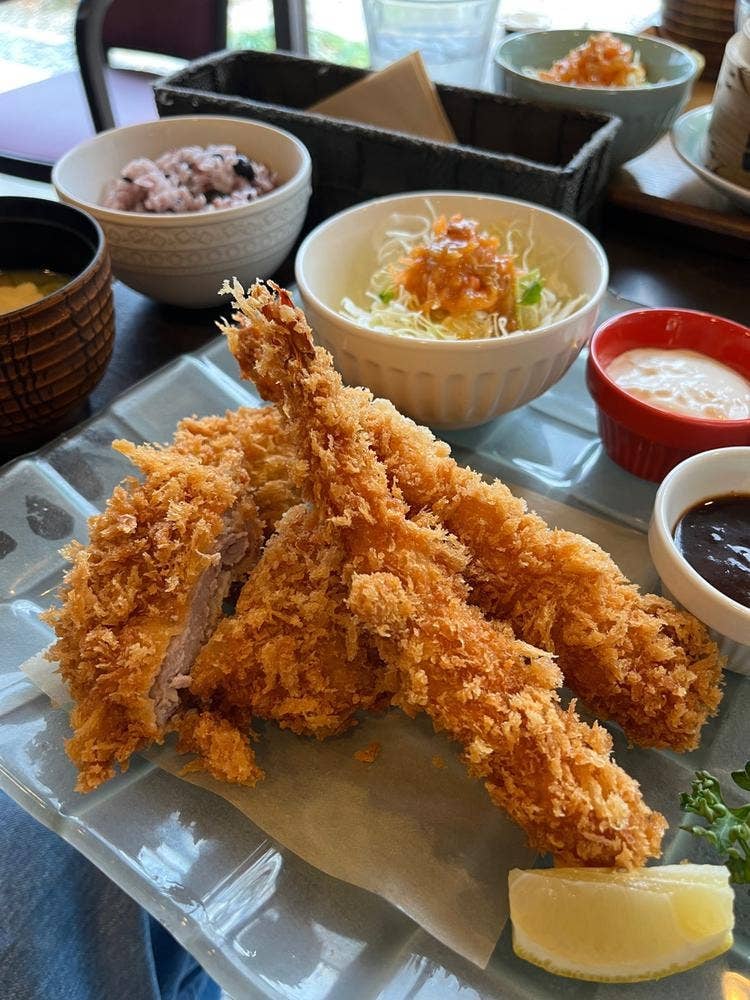 カフェ三菓亭 本店