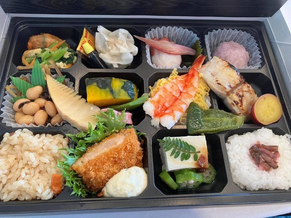 寿司・弁当八百彦本店