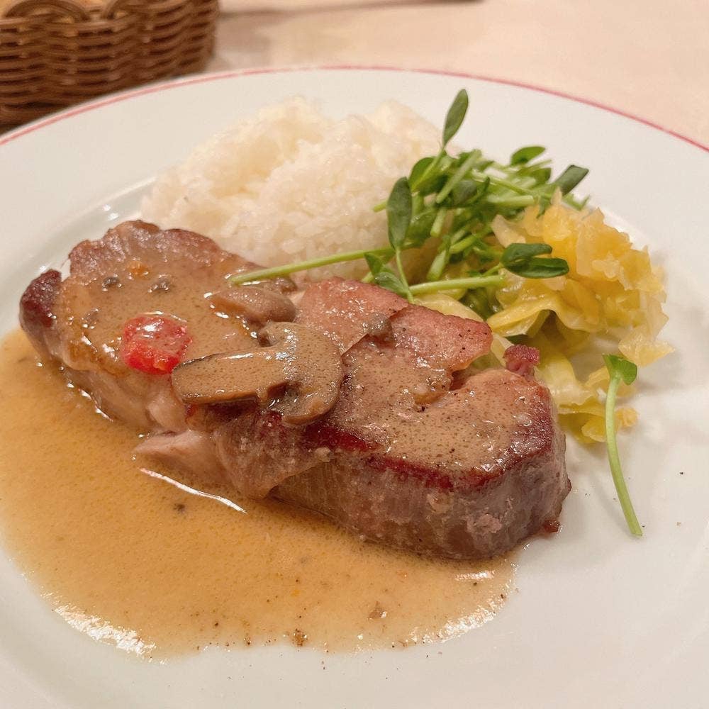 パリのワイン食堂