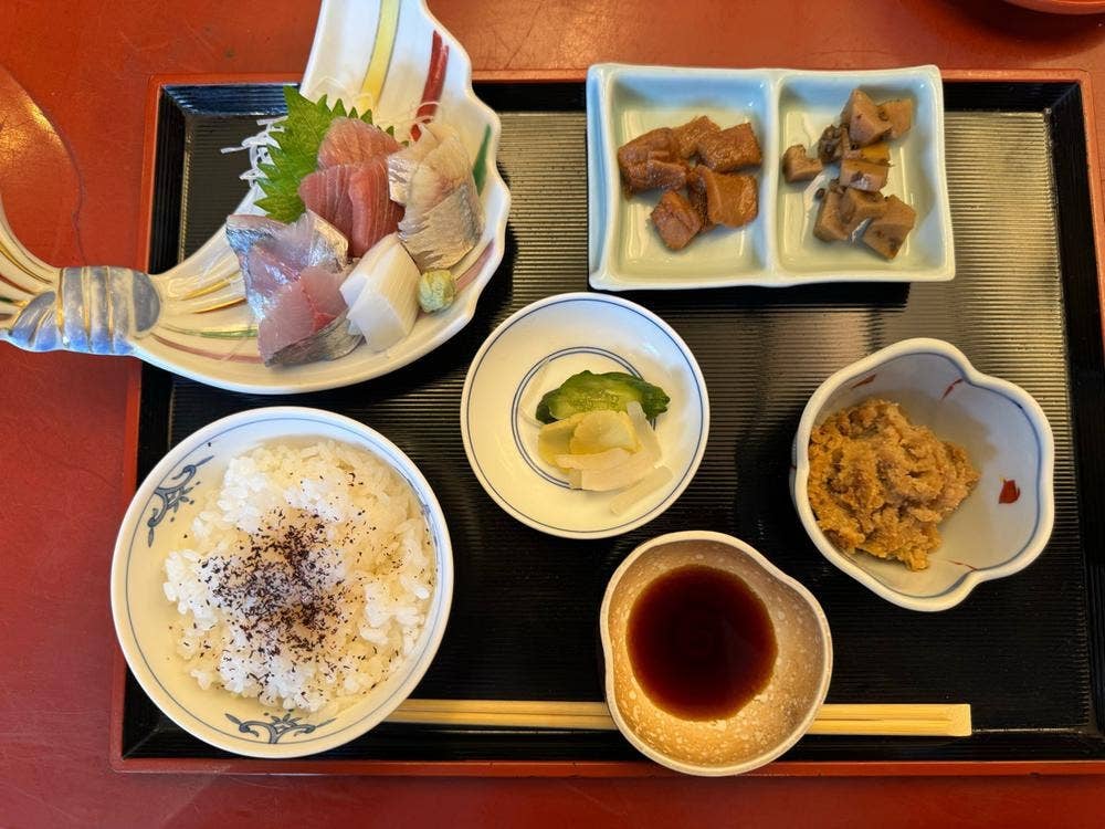 つねとら