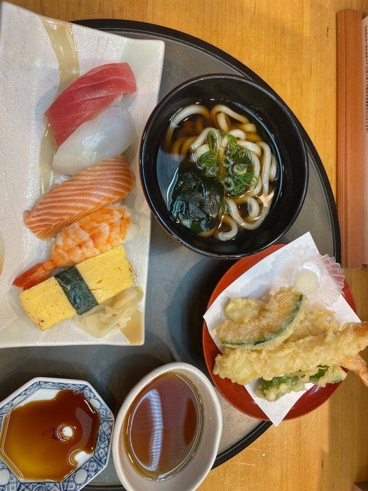 割烹 音羽鮨 千里山店