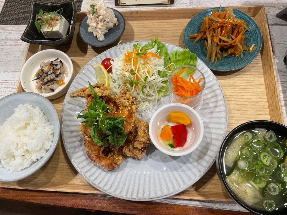 カフェアンドダイニング グリッター