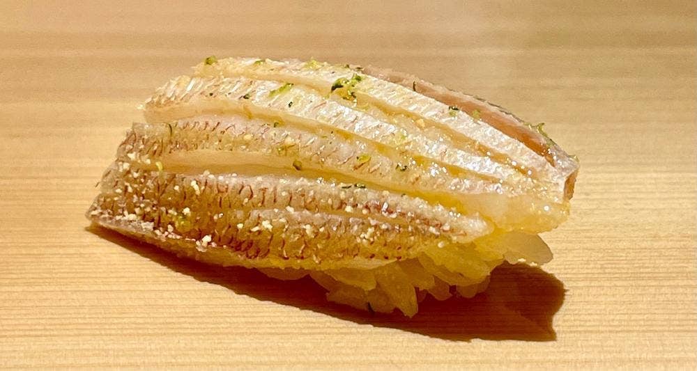 鮨 草平