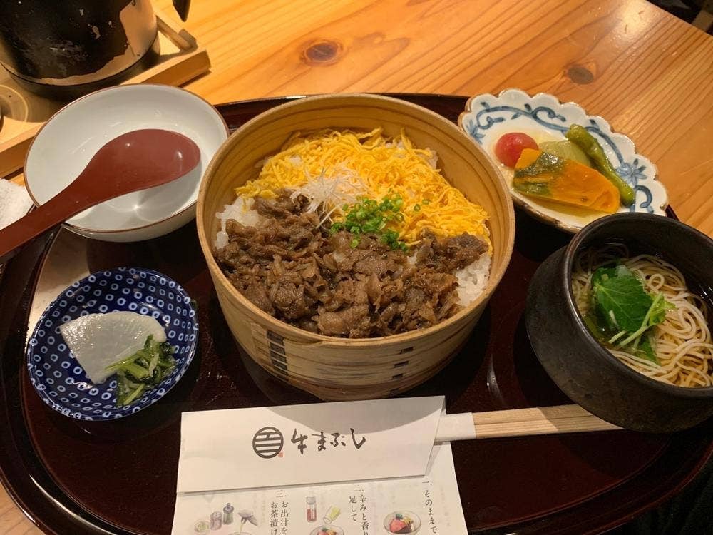 すき焼きと牛まぶし ももしき